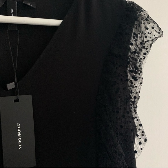 NWT VERO MODA Black Cap-Sleeve V-Neck Dress Size M - Picture 2 of 10
